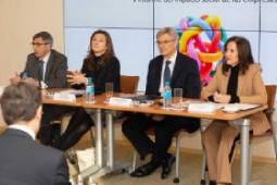 Presentación a prensa del V informe SERES - Deloitte
