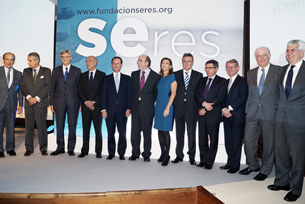 Ganadores de los Premios Seres 2014 junto al Comité Ejecutivo de Fundación Seres