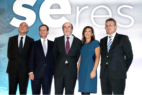 Juan Arena y Ana Sáinz junto a los ganadores de los Premios Seres 2014